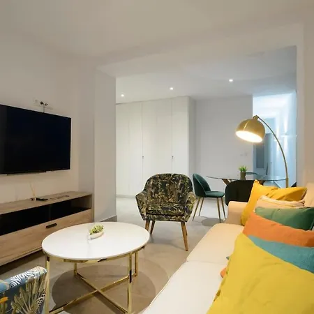 Ayres Apartment *